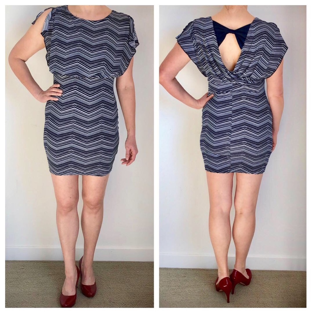 Navy blue & white mini dress with keyhole back